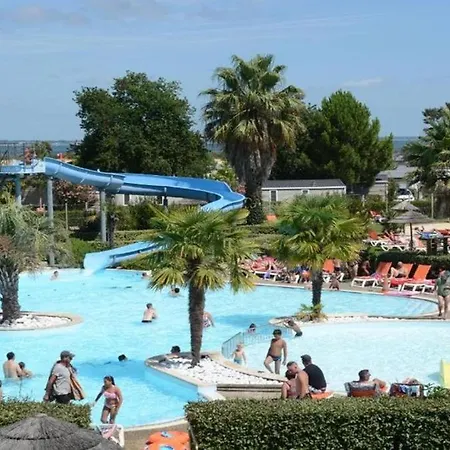 Campsite Mobil Confort Au Les Viviers, Cap Ferret